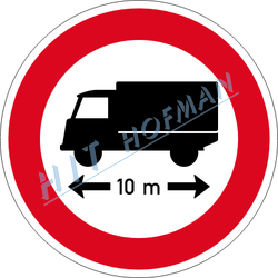 B17 - Zákaz vjezdu vozidel nebo souprav vozidel, jejichž délka přesahuje vyznačenou mez